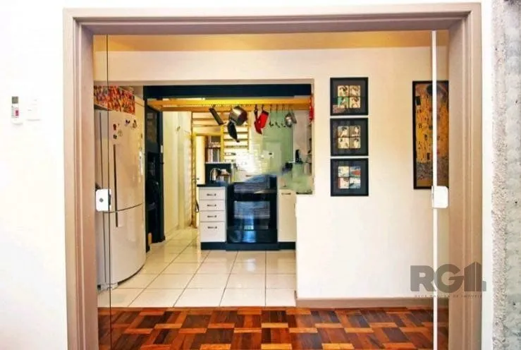 Imagem Apartamento Reformado com 3 Dormitórios e 3 Vagas no Petrópolis