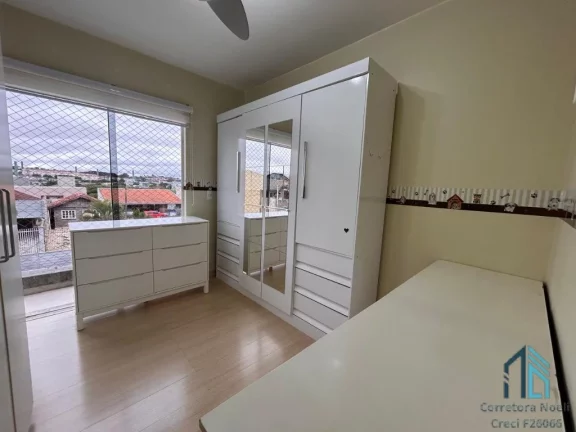 Imagem Sobrado com edícula, 05 quartos sendo duas suítes à venda no Atuba, divisa com Tingui, próximo ao Bacacheri em Curitiba PR