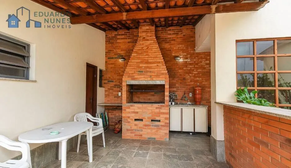 Imagem Casa à Venda no Santo Antônio, com 8 Quartos, 03 vagas, 396 m² de Lote