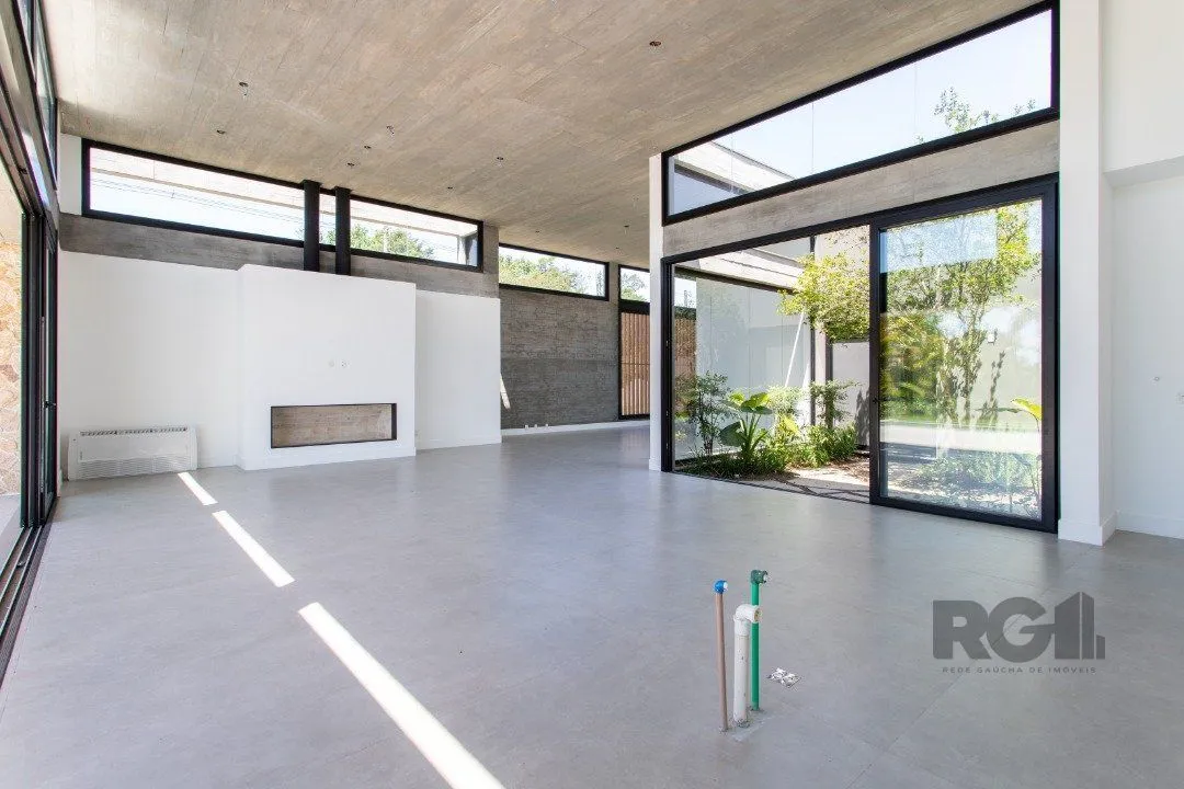 Imagem A Casa Le Mans, uma residência térrea de esquina com 389,48m2 de área coberta