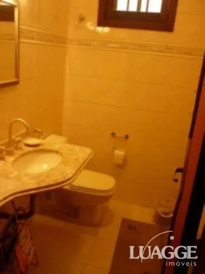 Imagem casa com 4 dormitórios, sendo uma suíte , e 530 area privativa