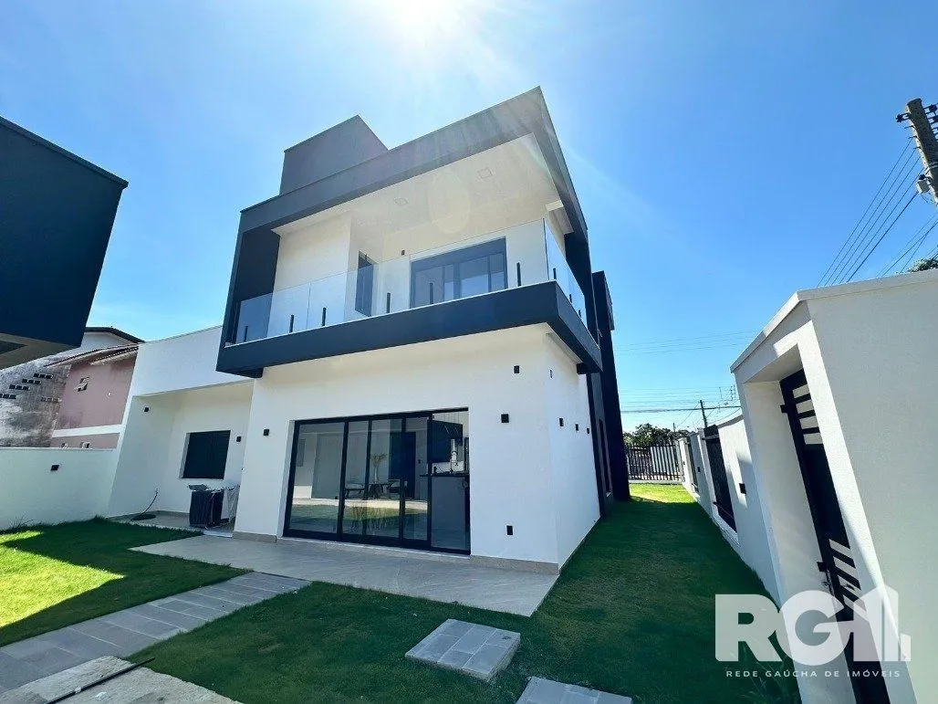 Imagem Casa de alto padrão a venda, totalmente mobiliada, com 2 dormitórios, 1 suite e 2 vagas no centro de Nova Santa Rita.