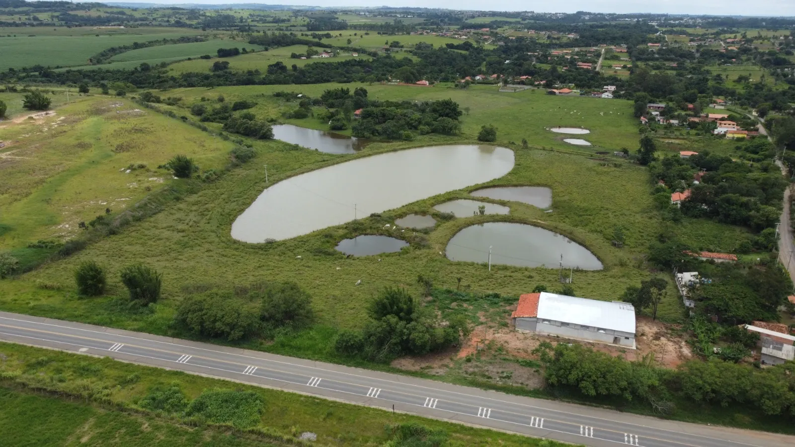 Imagem Imóvel Rural com Barracão Comercial/Industrial a venda! Localizado em PORANGABA/SP!