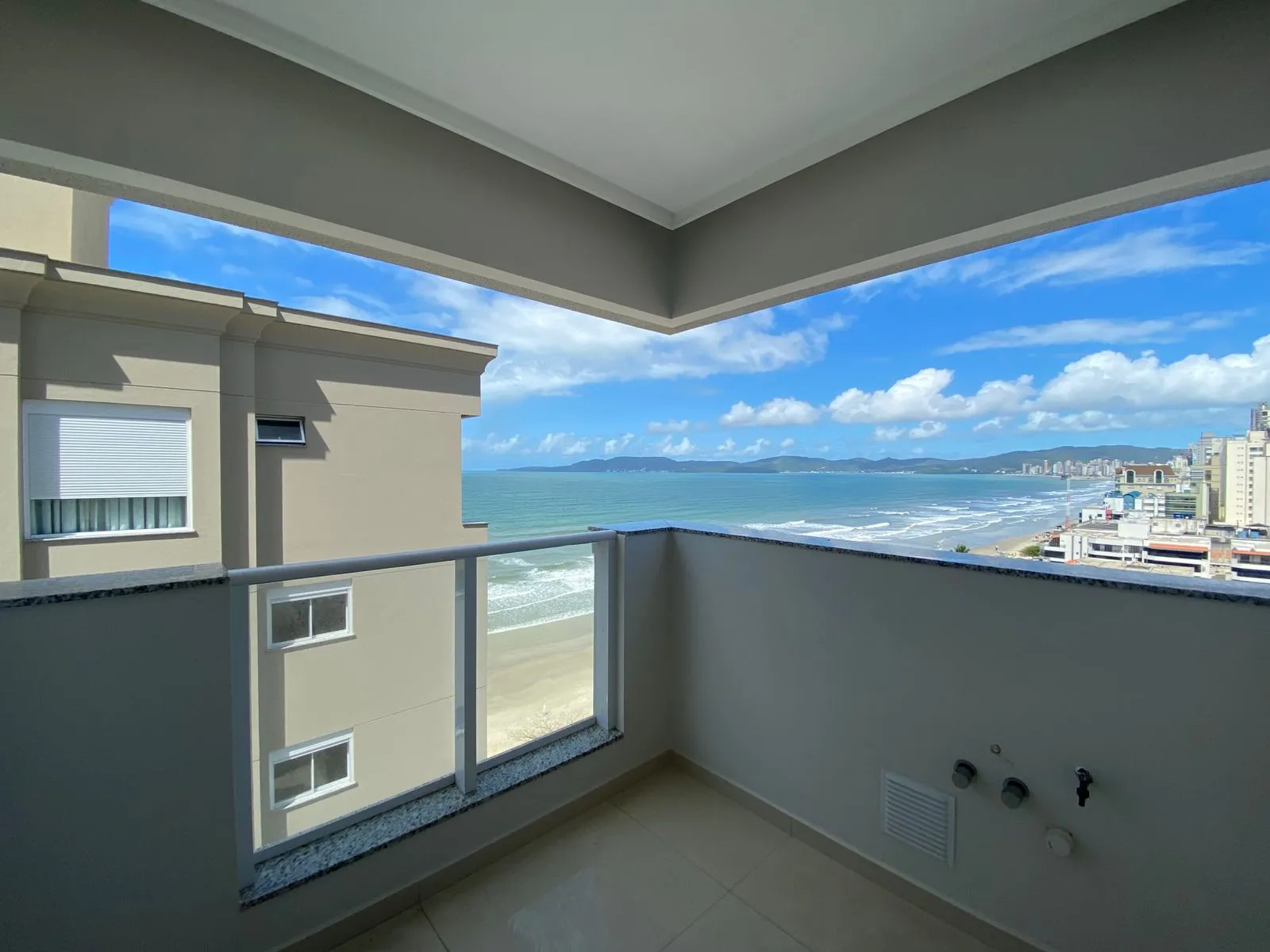 Imagem Apartamento com vista para o mar à venda com 128.84m2 por R$ 4.200.000,00