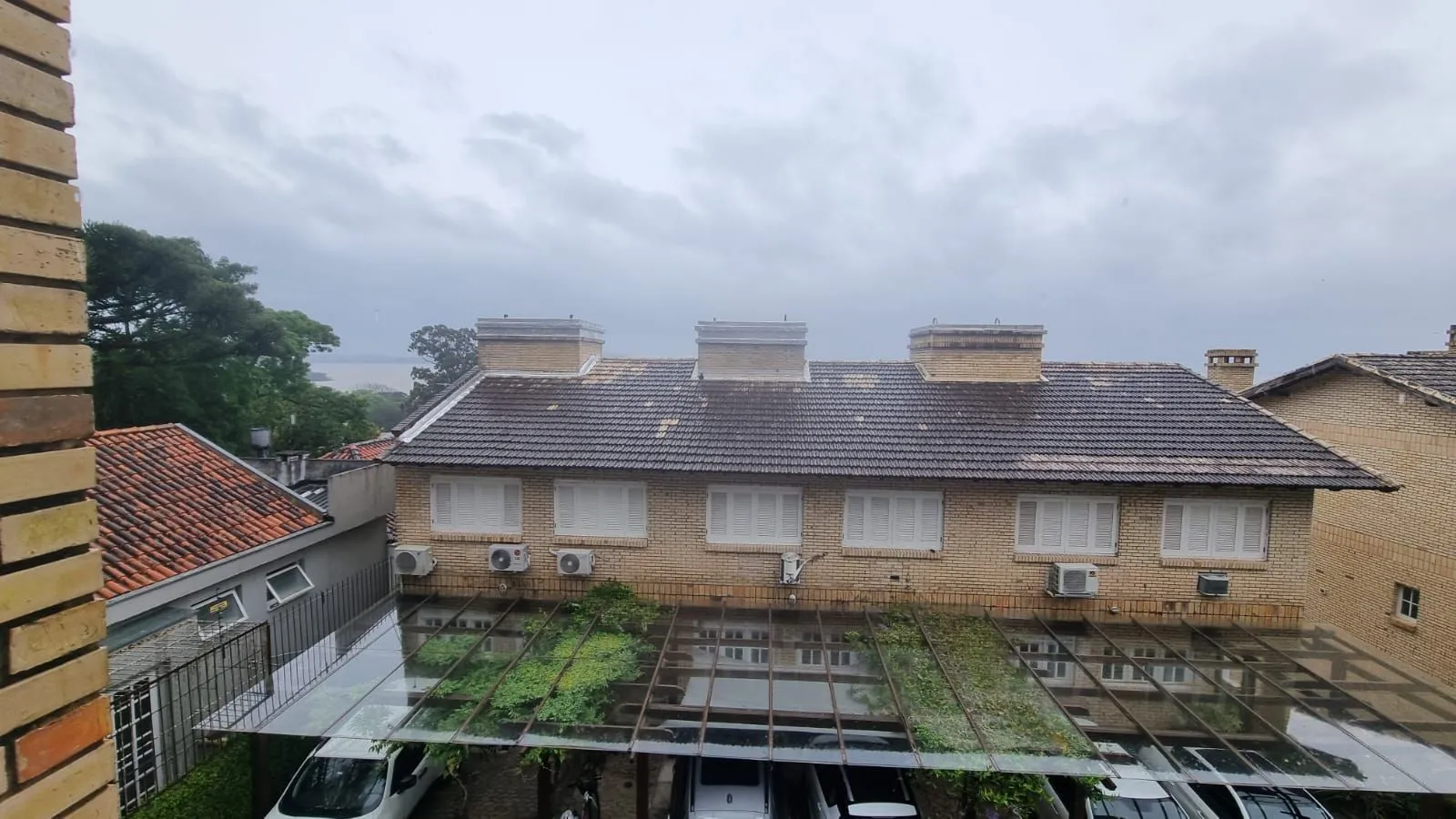 Imagem Casa Reformada de 197mq no Condomínio Villa Dei Fiori - Bairro Tristeza a venda na Zona Sul de Porto Alegre.