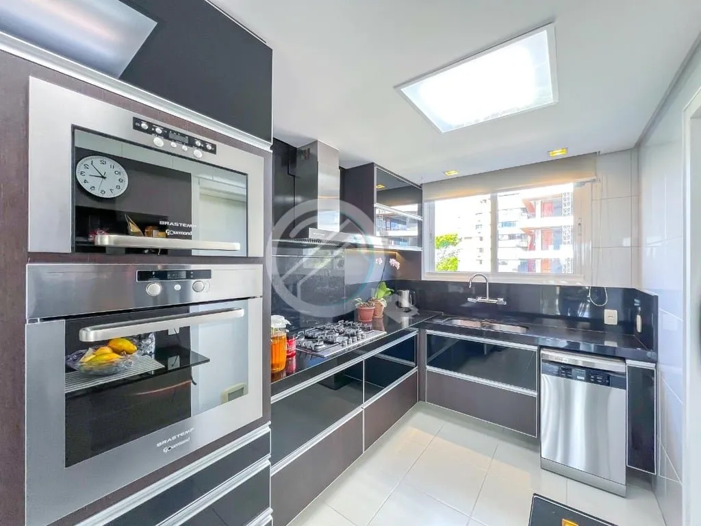 Imagem Apartamento semi mobiliado parte alta do bairro com vista! São 3 suítes todas com piso aquecidos (...