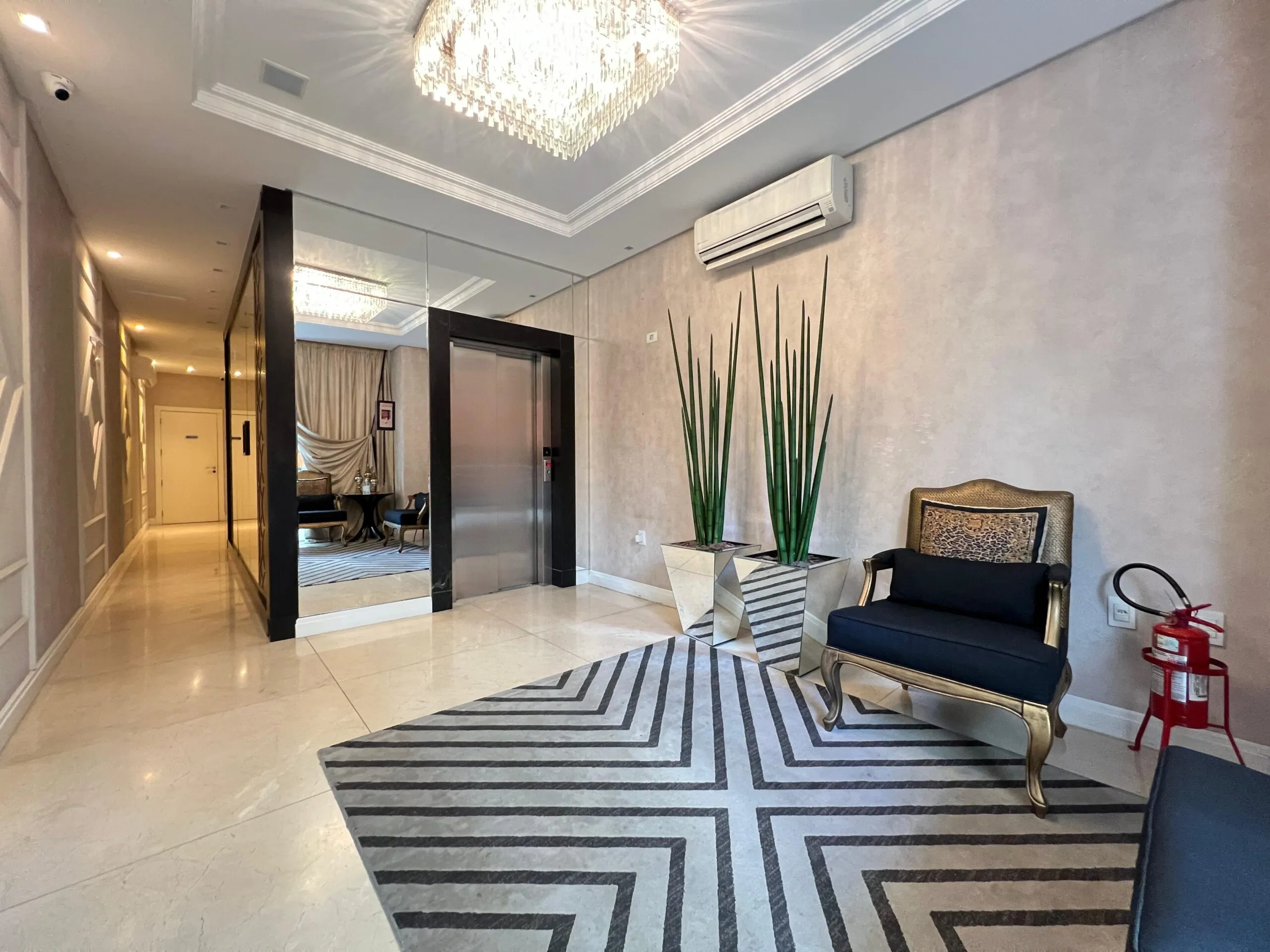 Imagem Apartamento com vista para o mar à venda com 273m2 por R$ 6.000.000,00