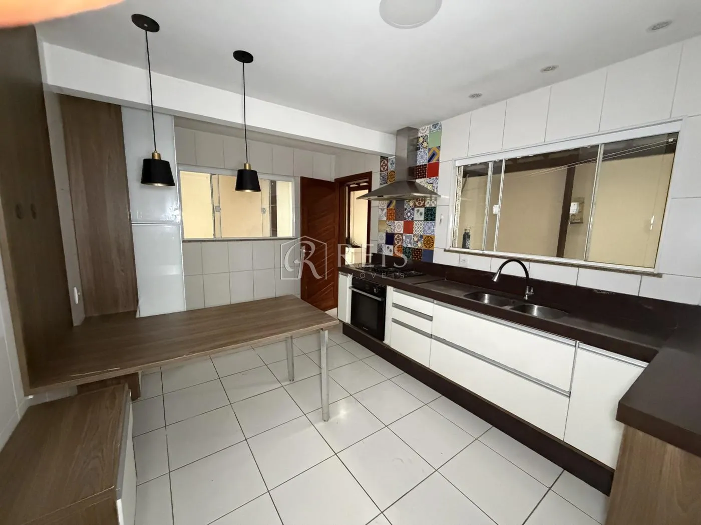 Imagem Casa para Venda em Rio das Ostras, Chácara Mariléa, 3 dormitórios, 1 suíte, 4 banheiros, 2 vagas