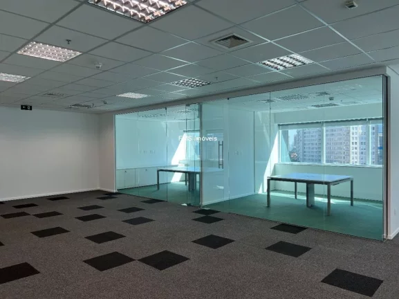 Imagem Conjunto comercial com 246m² na Faria Lima.