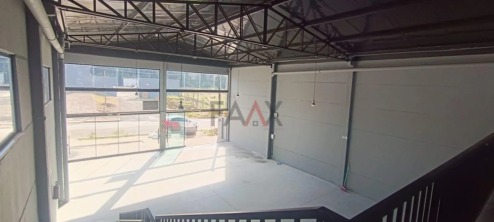 Imagem Barracão Comercial de 11,5 x 25 m com Mezanino no Bairro Conradinho