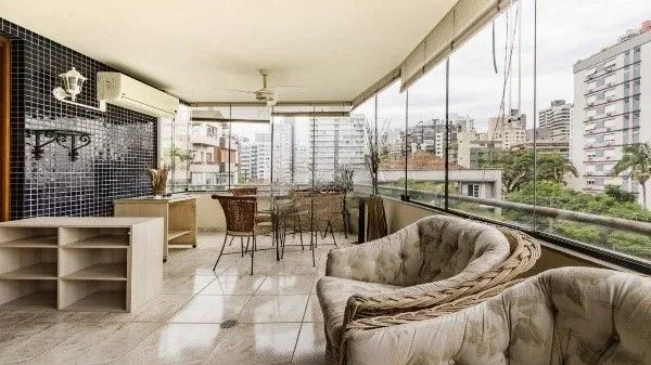 Imagem Amplo apartamento com 3 dormitórios, churrasqueira e hidromassagem - 222m² - Petrópolis