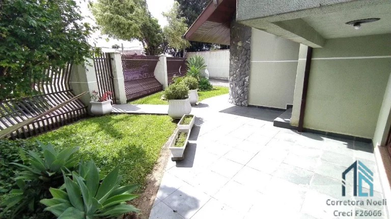 Imagem (PERMUTA) Casa a venda c/ático, ótima localização, 06 quartos c/suíte 8 vagas no Hauer em Curitiba PR