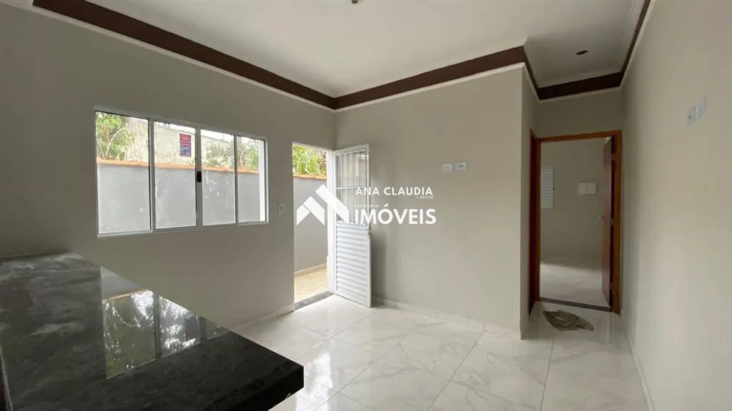 Imagem Casa nova com piscina na praia de Itanhaém, 400 metros da Av. marginal lado serra.