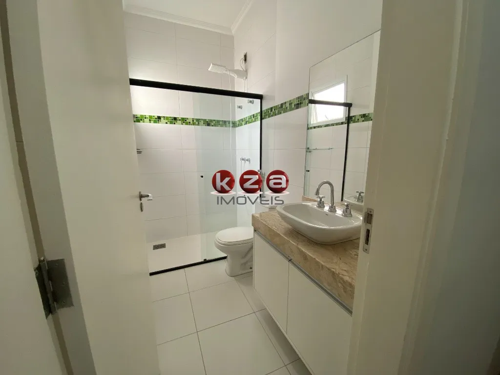 Imagem Lindo imóvel à venda em Valinhos-SP: Casa com 3 quartos, 3 suítes, 2 salas, 5 banheiros, 4 vagas de garagem e 259,29m² de área.