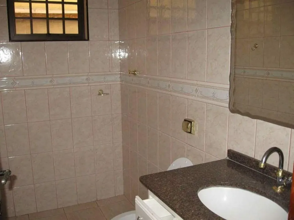 Imagem Excelente Sobrado à Venda na Vila Scarpelli em Santo André-SP: 3 Quartos, 2 Banheiros, 2 Vagas de Garagem - 180,00m²