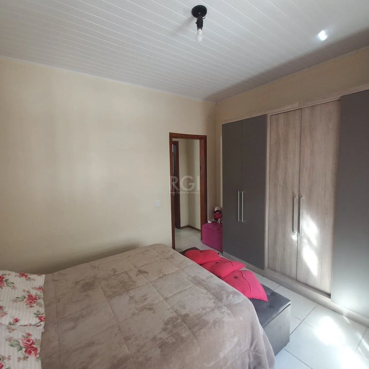 Imagem 2 Casa com 4 quartos, 2 vagas de garagem, no bairro Belém Novo, Porto Alegre/RS
