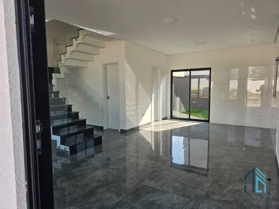 Imagem Sobrado em condomínio, amplo terreno, 03 quartos c/suíte, no Guabirotuba em Colombo -PR