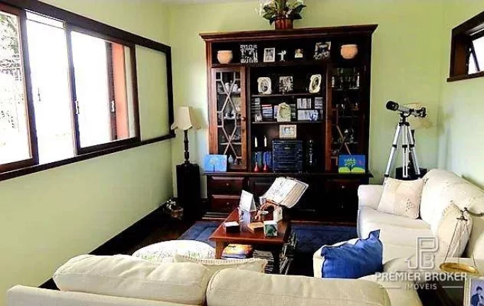 Imagem Casa à venda, 460 m² por R$ 1.500.000,00 - Golfe - Teresópolis/RJ