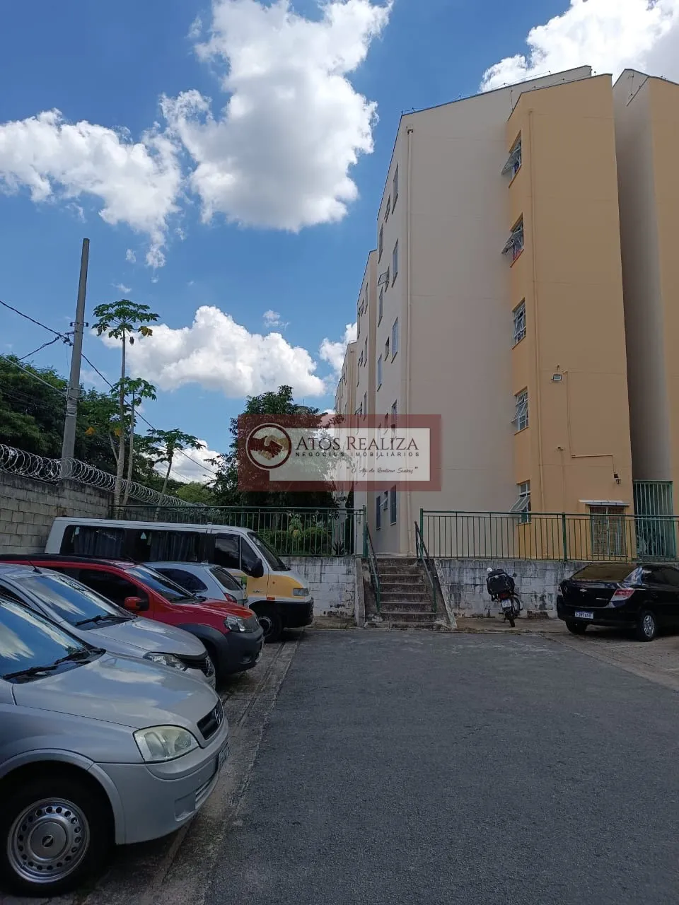 Imagem Vendo Oportunidade no Guarapiranga. Apartamento de 2 dormitórios, Sala, cozinha,Banheiro, área de serviço, 1 vaga de garagem, por R$. 150.000, aceita carro e moto como parte de pagamento, próximo ao parque Guarapiranga. Oportunidade.