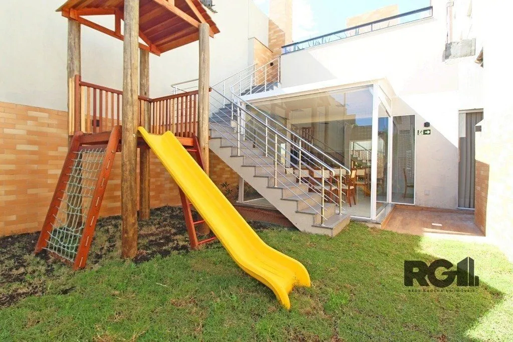Imagem Apartamento de três quartos com suíte e duas vagas de garagem no bairro Passo da Areia, em Porto Alegre.