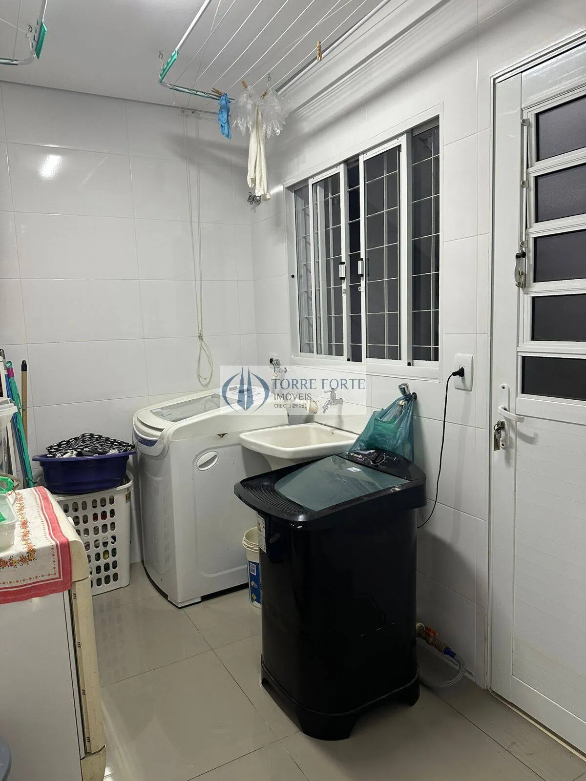 Imagem Sobrado com 3 dormitorios 3 suites 2 vagas de garagem no Parque Savoy City.