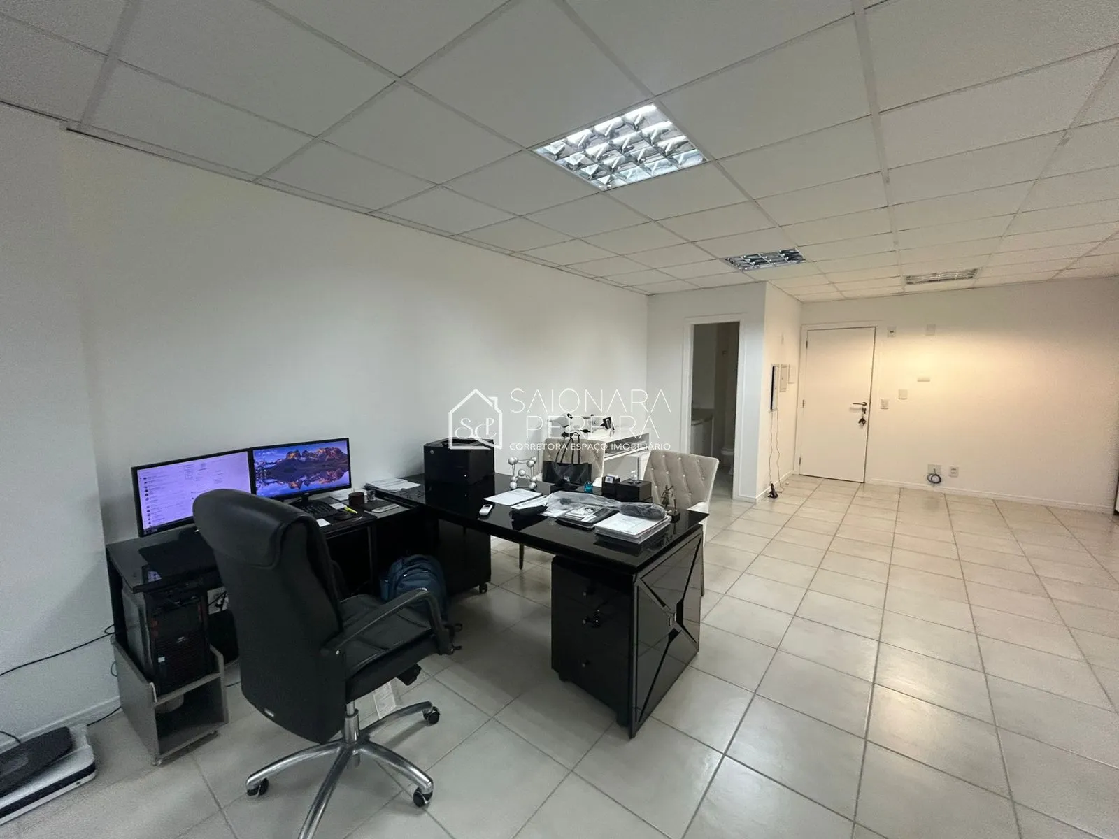 Imagem SALA COM DUAS VAGAS DE GARAGENS- CENTRO DE FLORIANOPOLIS