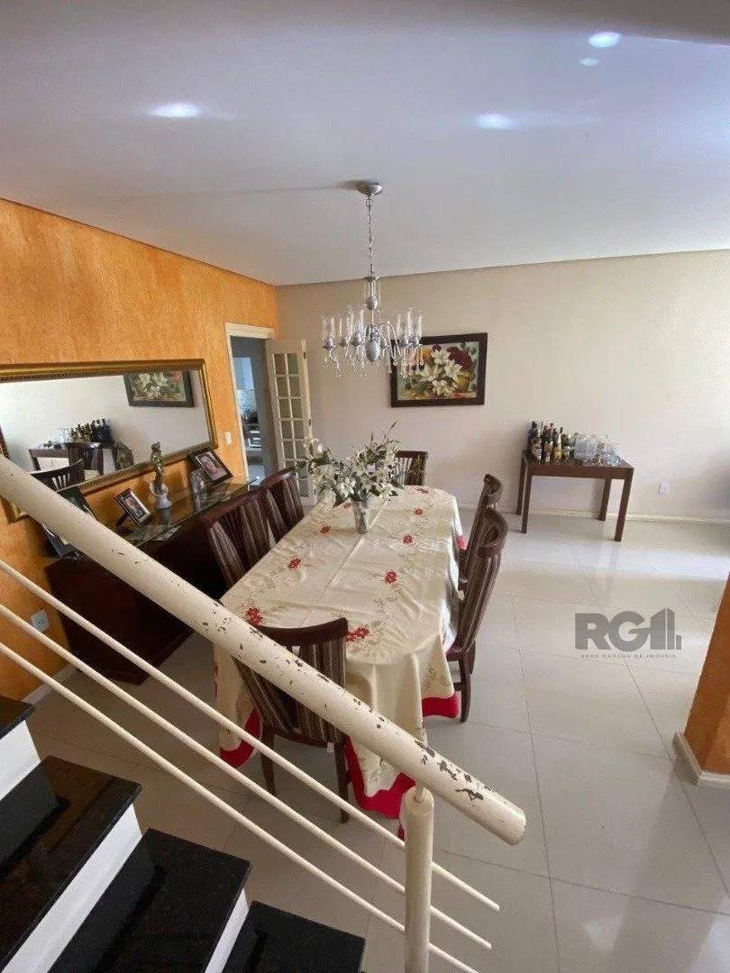 Imagem Casa para Venda - 250m², 3 dormitórios, sendo 1 suites, 2 vagas - Cristal