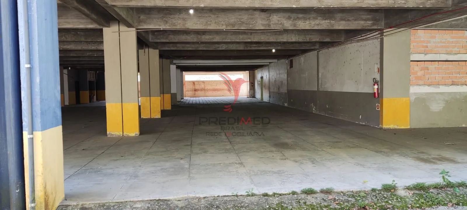 Imagem Galpão para venda com pé direito de 3 metros e com mais um terreno