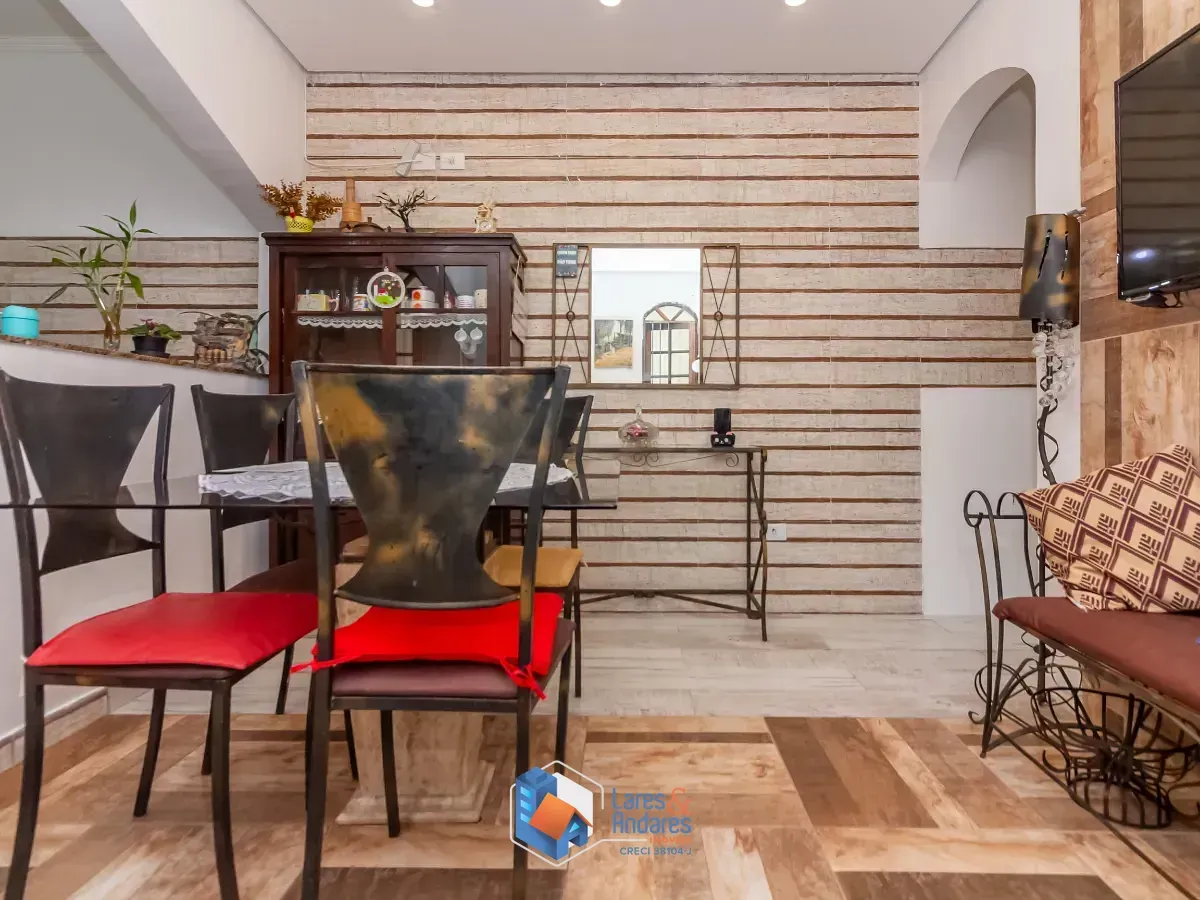 Imagem Sobrado para venda em Vila Zat com 5 quartos, sendo 2 suítes, 200m²
