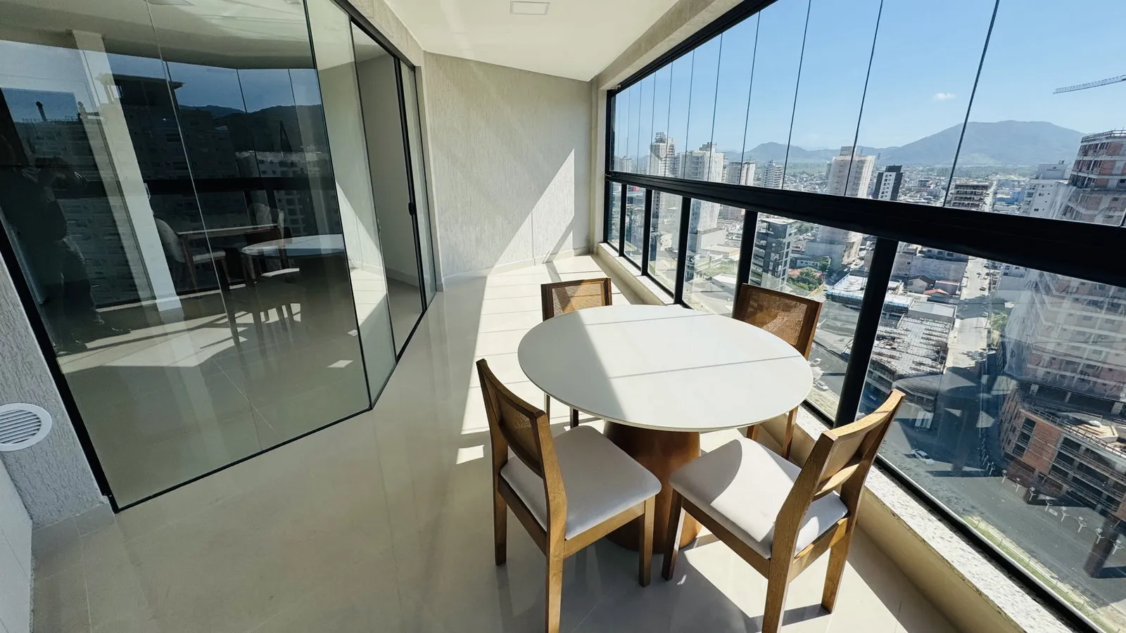 Imagem ED. ZURICK- AP. 1804