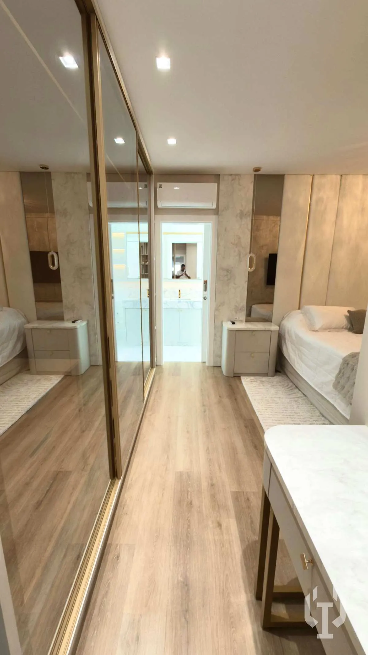 Imagem Apartamento San Lorenzo Dallo à venda, com 4 suítes, 4 vagas e finamente mobiliado no centro de Itapema
