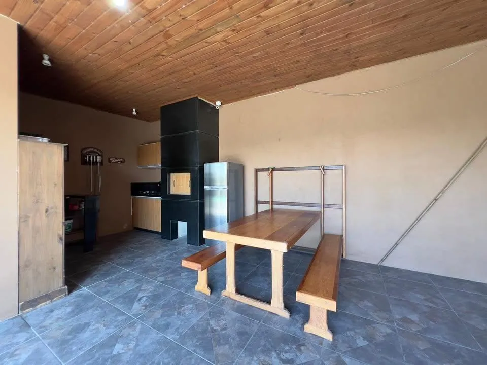 Imagem Casa 3 Dormitórios - Bairro Capao Novo posto 4