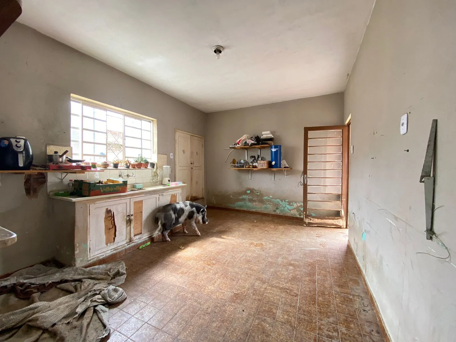 Imagem Oportunidade única: Casa comercial à venda em Votorantim-SP, 2 quartos, 1 sala, 1 vaga, 167m².