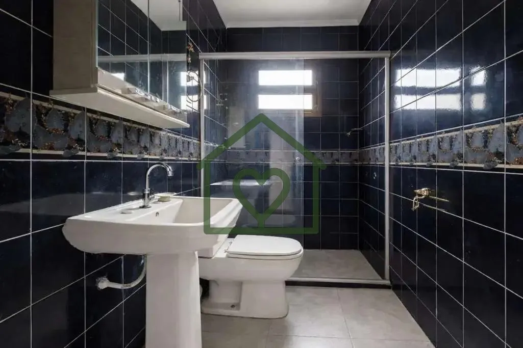 Imagem Casa residencial com 3 dormitórios, sendo 1 suíte. Um dos dormitórios conta com móveis planejado...