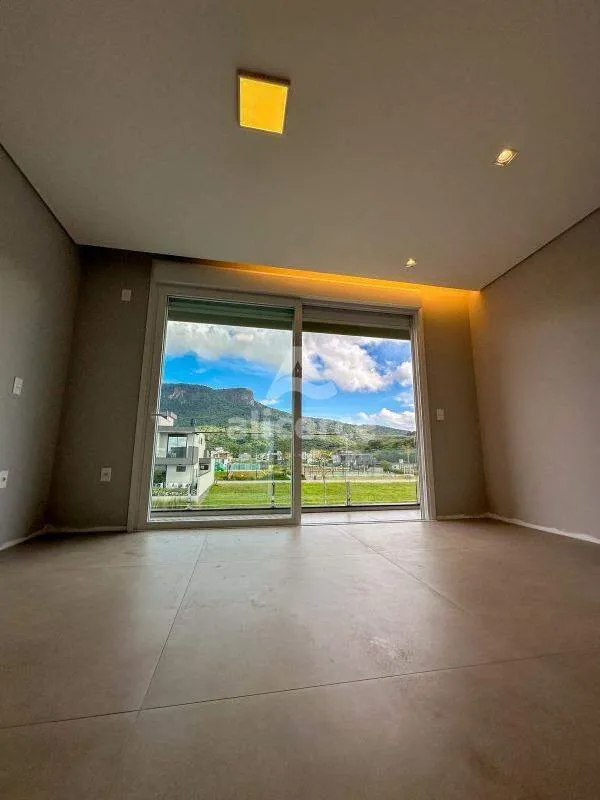 Imagem Casa à venda com 3 quartos 3 suítes, 241m² em Pedra Branca Palhoça