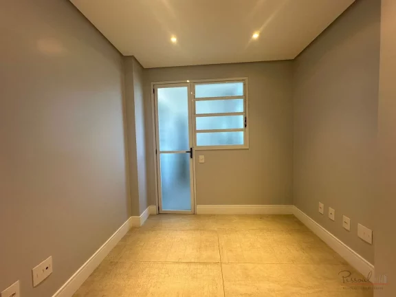 Imagem Há 10 minutos do Centro de Florianópolis, com saída direto para a SC 401, praias do norte, Shoppi...