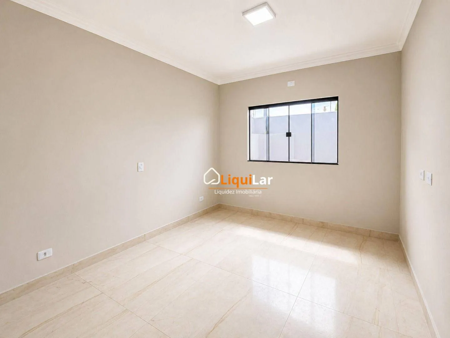 Imagem Casa à Venda com Suíte e Amplo Quintal em Localização Privilegiada Próxima à Lagoa Itatiaia