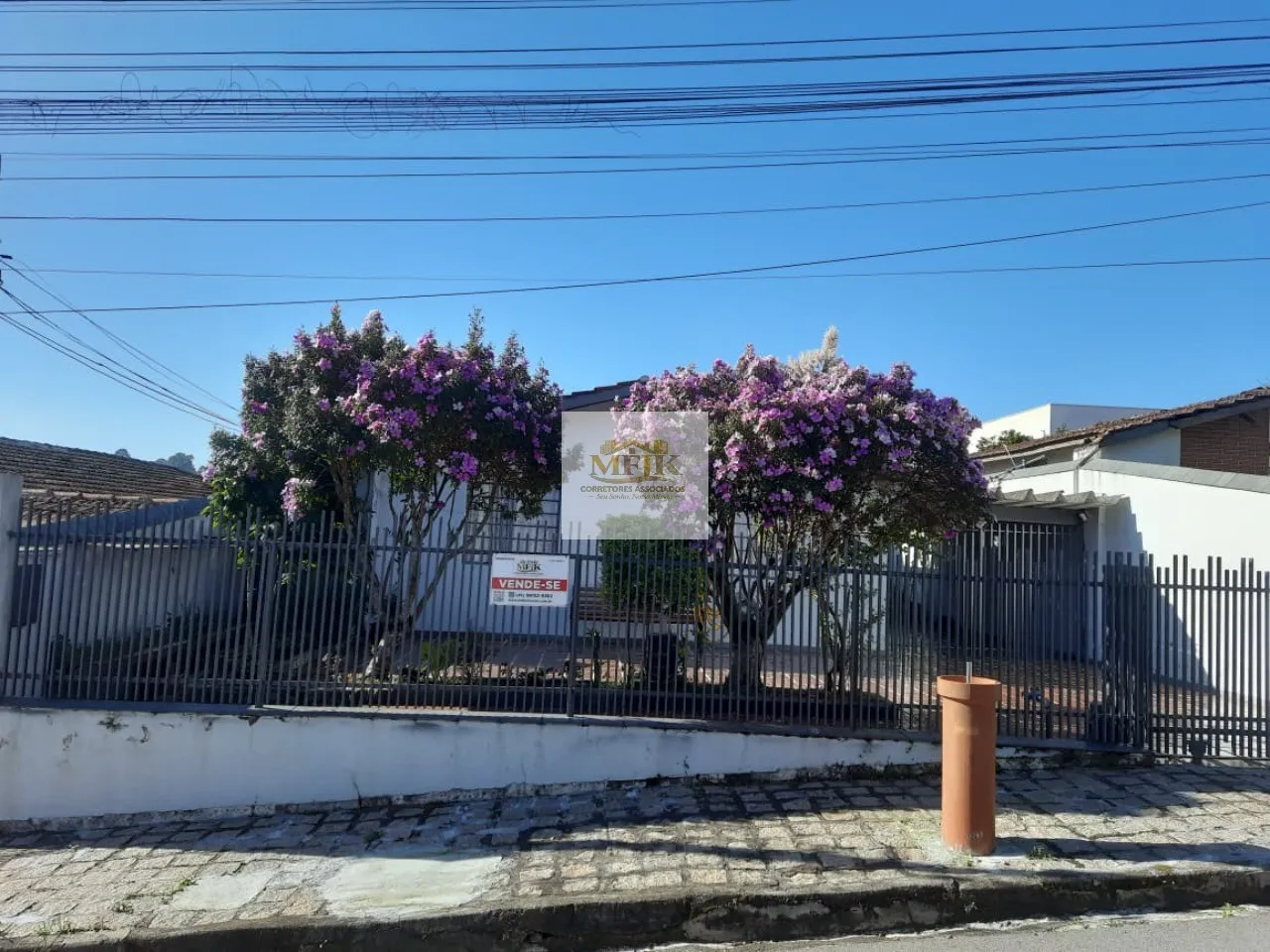 Foto do imóvel Imperdível: Casa à venda em Curitiba-PR, Boa Vista, 3 quartos, 1 suíte, 1 sala, 2 banheiros, 4 vagas de garagem.