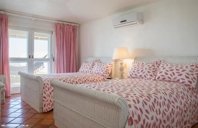 Imagem Casa Frente Mar para Venda em Armação dos Búzios / RJ no bairro Manguinhos