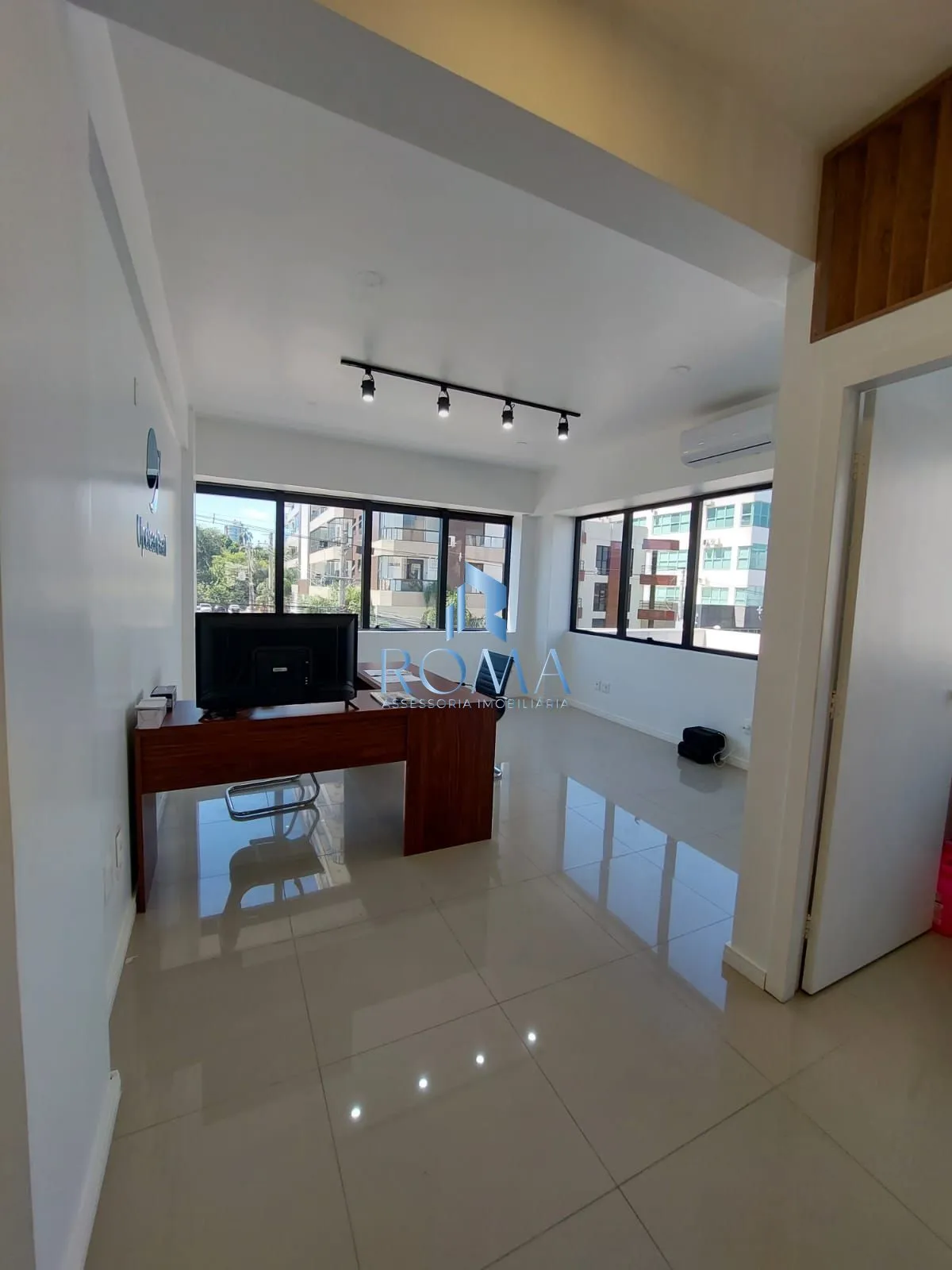 Imagem Sala Comercial 1 dormitórios à venda Nossa Senhora das Dores Santa Maria/RS