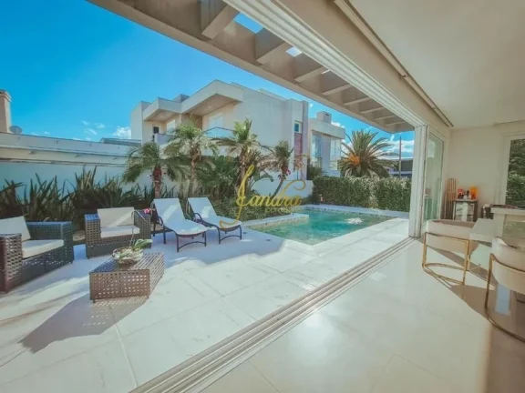 Imagem Sobrado em condomínio fechado com 05 suites mobiliado e decorado