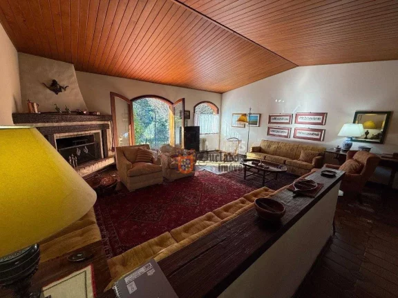 Imagem Casa com 4 dormitórios à venda, 267 m² por R$ 1.500.000,00 - Jd do Embaixador - Campos do Jordão/SP