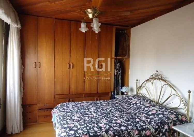 Imagem Cobertura para Venda - 255.99m², 5 dormitórios, sendo 1 suites, 2 vagas - Menino Deus