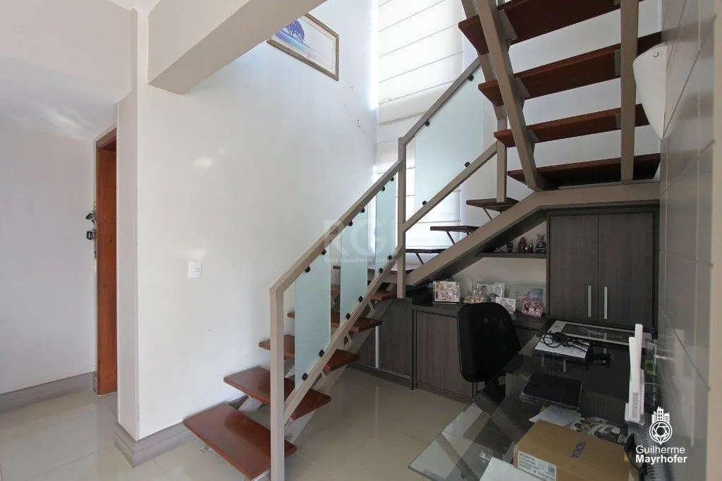 Imagem Cobertura para Venda - 350m², 3 dormitórios, sendo 1 suites, 2 vagas - Teresópolis