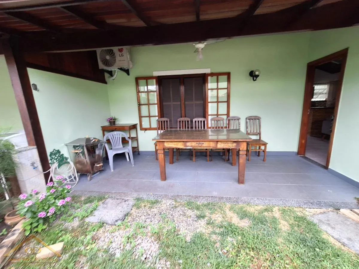 Imagem Casa em Condomínio para Venda em Cabo Frio / RJ no bairro Peró