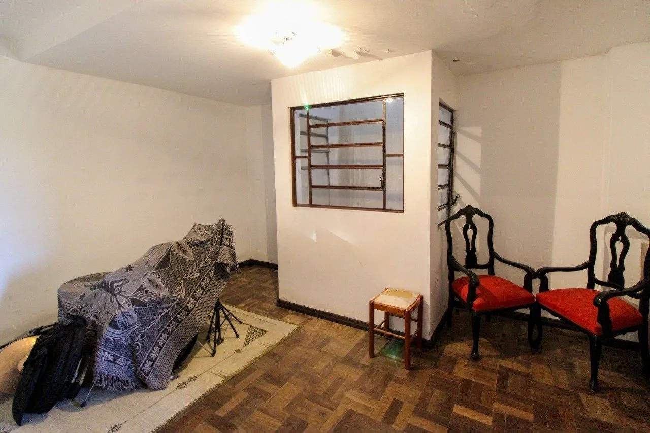 Imagem Casa com 6 dormitórios à Venda no Bairro Jardim Carvalho, Porto Alegre
