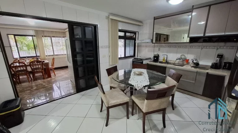 Imagem Prédio/comercial/residencial, 04 Cj e 02 lojas, + Casa com 07 suítes, no Bacacheri em Curitiba PR