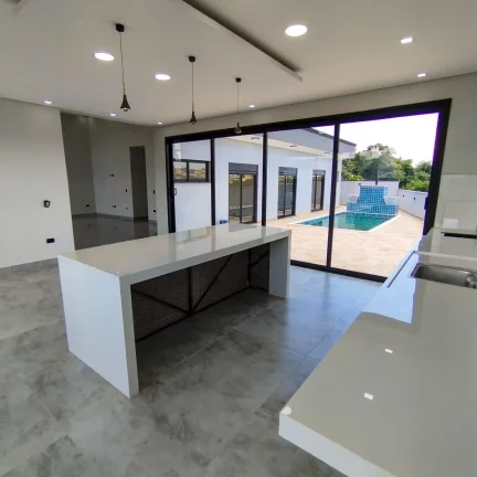 Imagem Casa à Venda no Condomínio Portal Ville Jardim Europa, Boituva | 3 Quartos (1 Suíte) | Área de Lazer Completa
