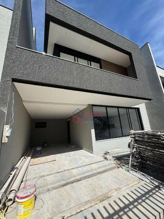 TRIPLEX DE ALTO PADRÃO NO CENTRO DE SÃO JOSÉ DOS PINHAIS