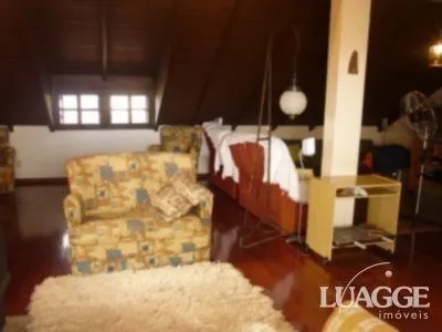 Imagem casa com 4 dormitórios, sendo uma suíte , e 530 area privativa